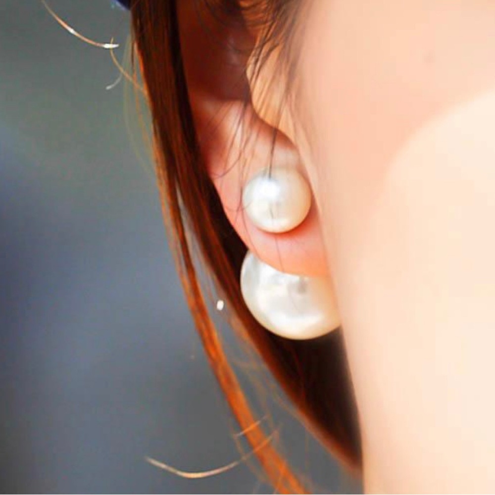 Pearl front & back statement stud earrings 🤍 - Picture 2 of 2